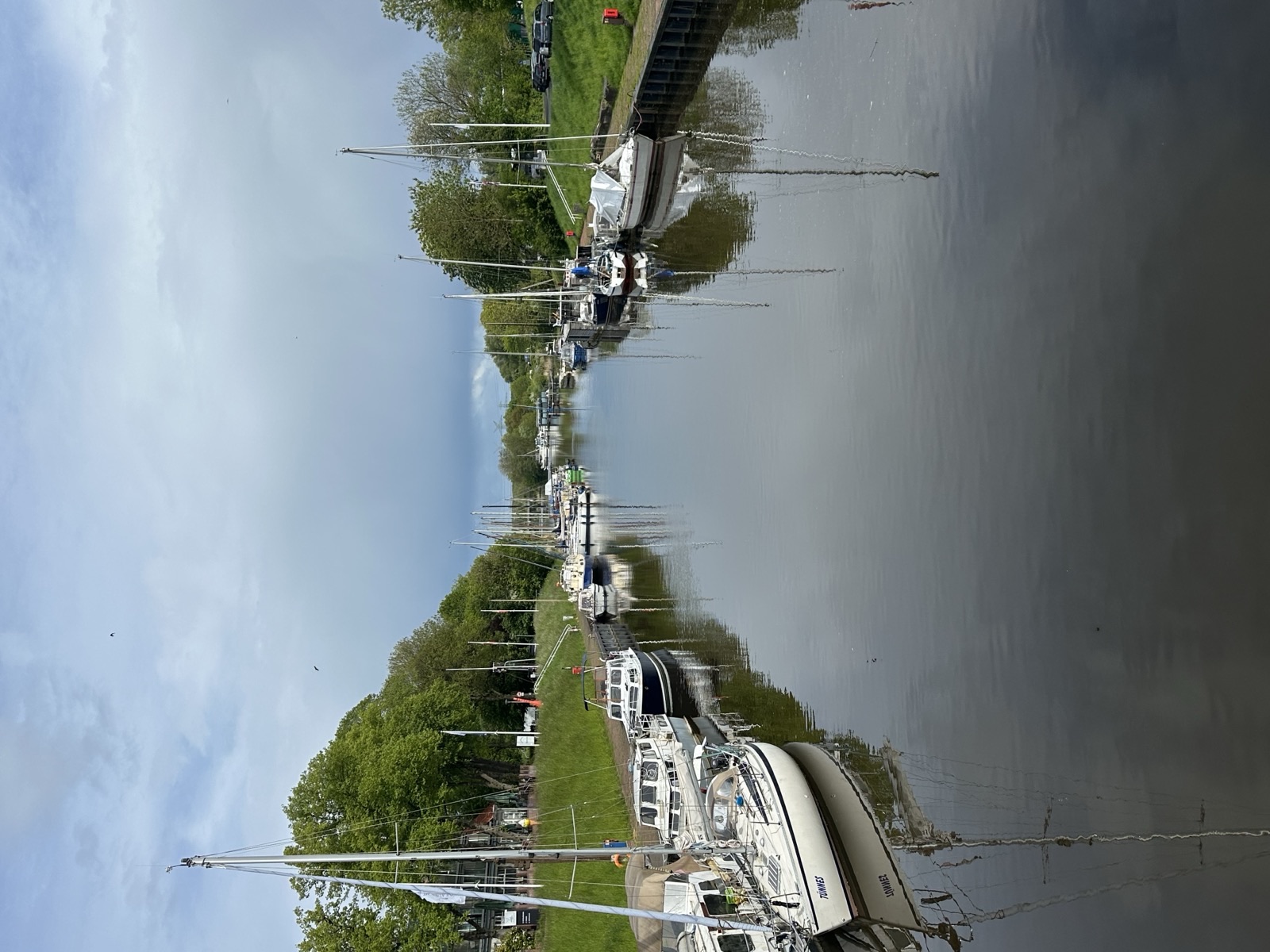 Alter Hafen Rüstersiel — Hafeneinfahrt mit Liegeplätzen